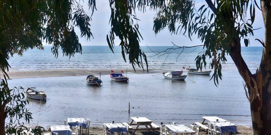 Burada zaman çok yavaş akıyor! Taş konakları, Rum mimarisi büyülüyor: Denize çıkan sokakları başka bir dünyaya götürüyor 5